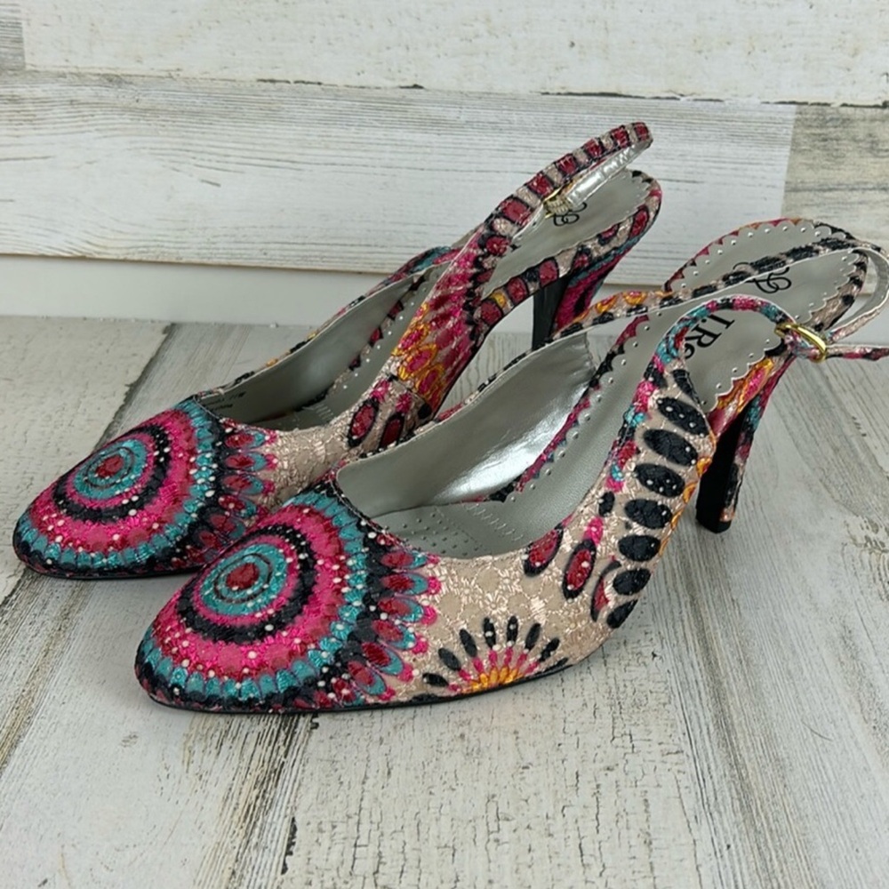 NWOB J. Renee womens sz 11 W Camelia Floral Slingback Almond toe Pump heels
